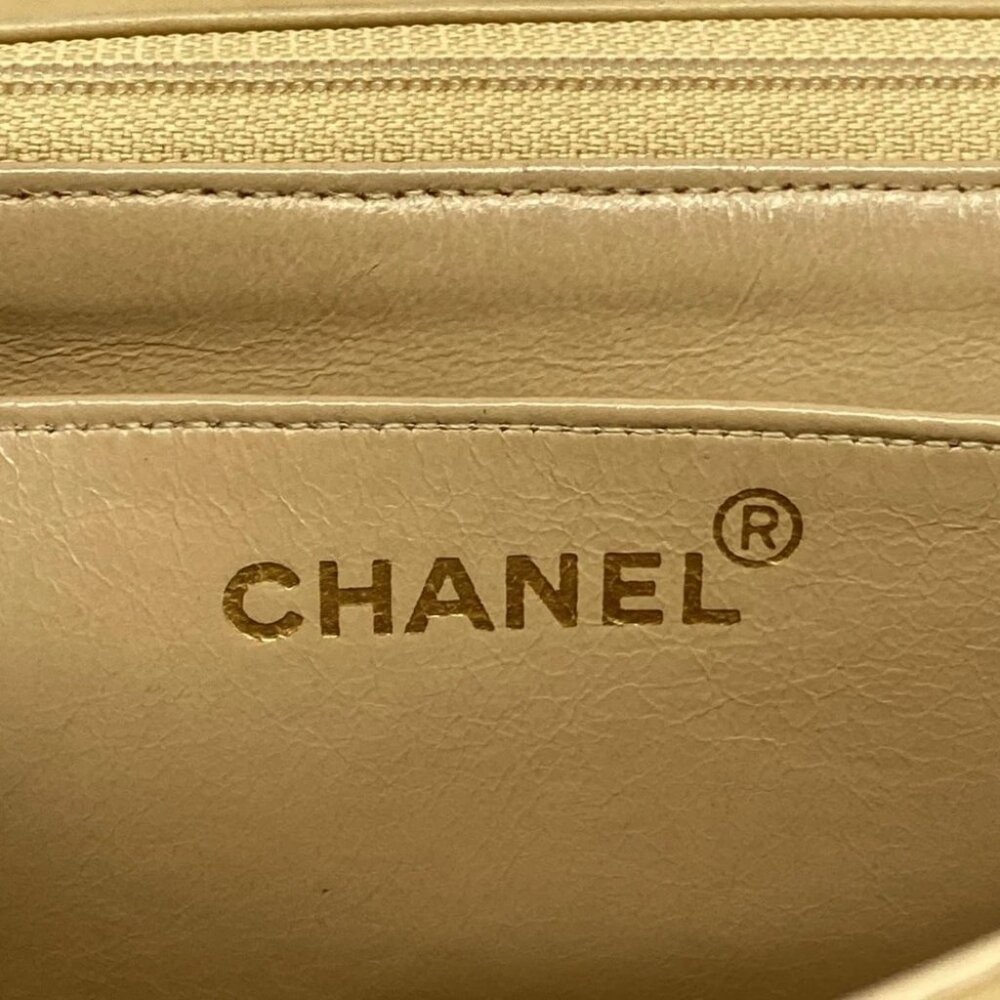 CHANEL New Mademoiselle - Beige Lambskin Shoulder Bag Gold hardware - Picture 14 of 15